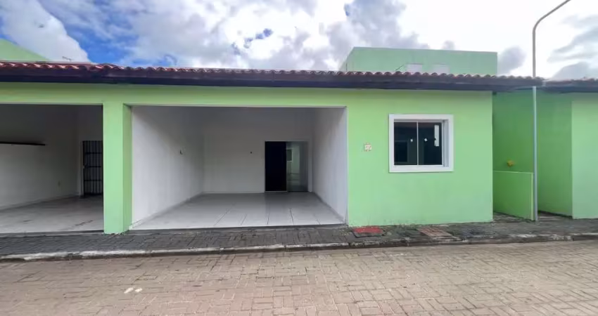 Casa em condomínio fechado em marechal deodoro com 3 dormitórios + energia solar - 85m²