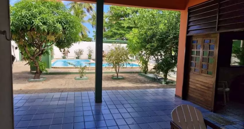 Casa duple com mais de 3 suítes e localizado na passos da praia de guaxuma.