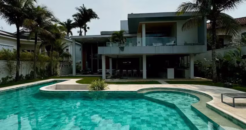 Casa com 6 dormitórios e 6 suítes, porteira fechada, à venda, no jardim acapulco.