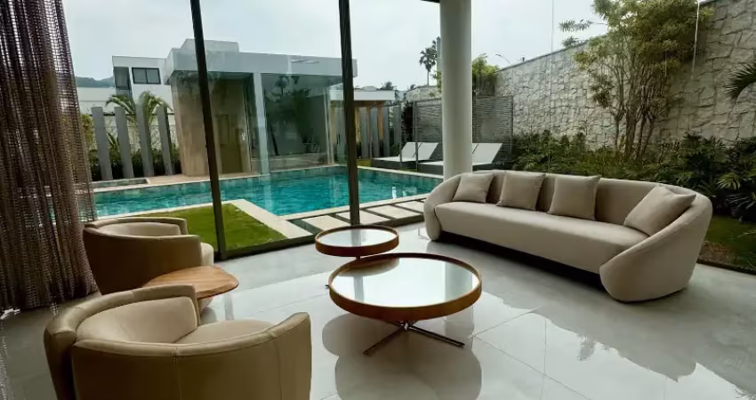 Casa alto padrão, com 6 dormitórios e 6 suítes, à venda, em jardim acapulco.