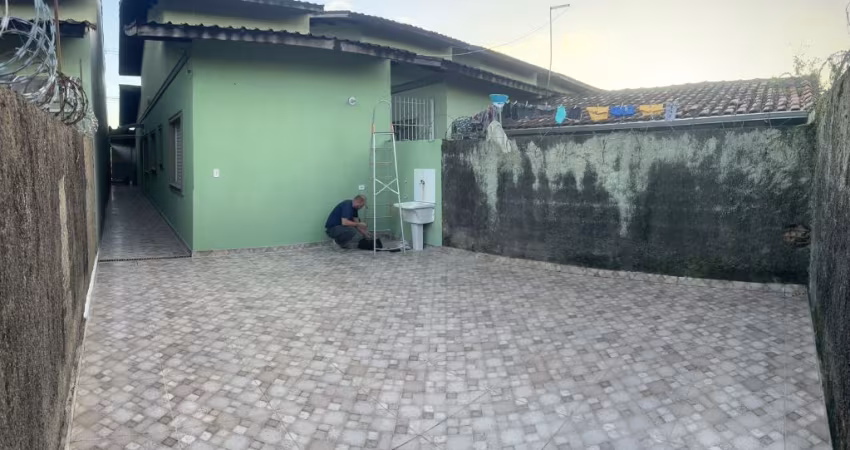 Casa em mongagua  com garagem