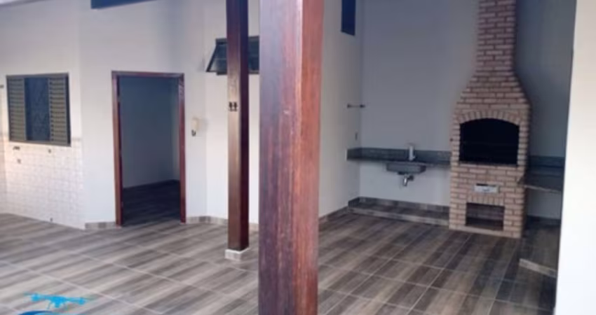 Casa de 4 quartos com espaço gourmet no Bairro Jardim Patrícia com 250 m2 no terreno.