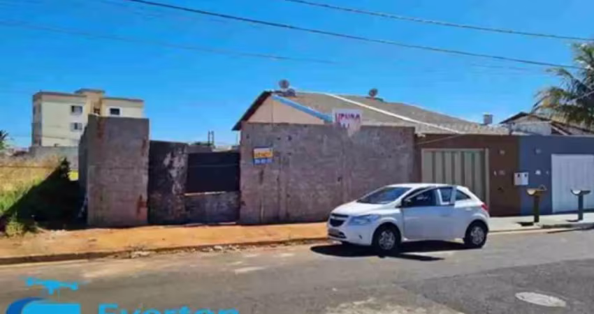 Terreno de 250 m², plano e todo murado, no New Golden Ville.