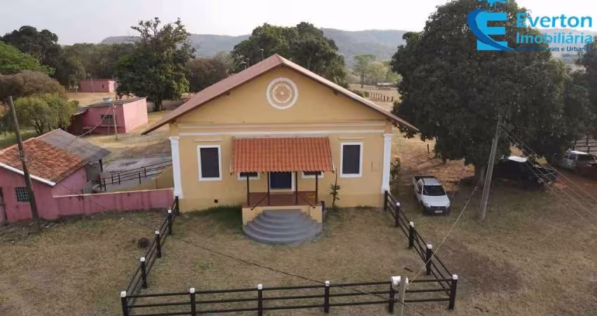 Excelente fazenda contendo 500 hectares com excelente infraestrutura. Localizada próxima a BR 050 entre Uberlândia e Uberaba
