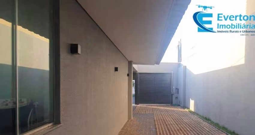 Espaço empresarial, no Bairro Custódio Pereira, em terreno de 300m2., contendo uma construção moderna em 2 pavimentos, com área construída de 400m2.;