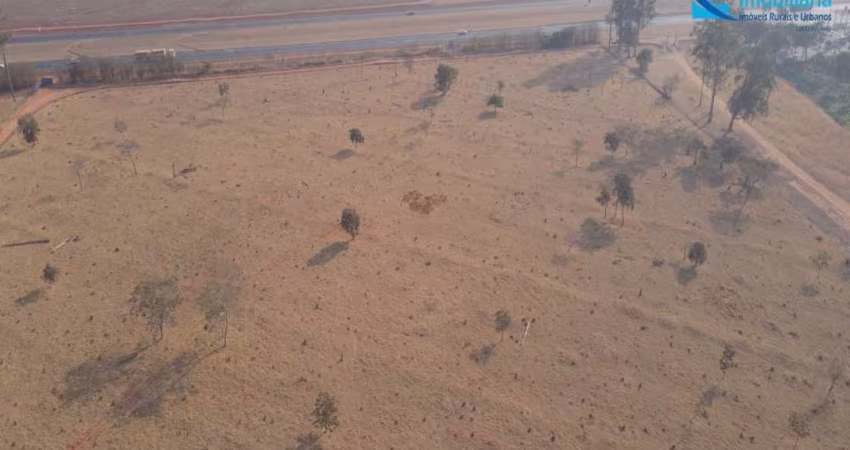 São 4 áreas de 20.000m.  cada, com topografia plana em Uberlândia-MG;