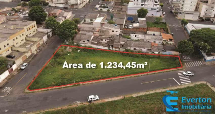 Terreno em ótima localização no Santa Mônica - OPORTUNIDADE;