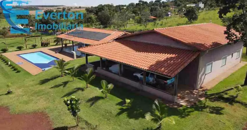 Chácara 7.400m2 - indianópolis - moradia e lazer. condomínio fechado, localizada a 68km de uberlândia, casa 04 quartos (02 suítes), espaço gourmet