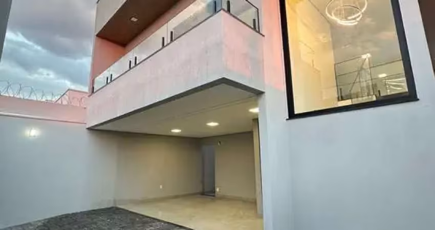 Casa de alto Padrão, com 3 suítes, escritório, Salas de TV e Jantar com pé direito duplo e 3 Vagas.