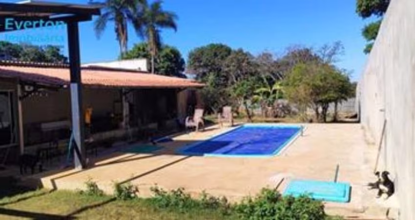 Chácara c/ área 1000 m², 3 quartos 1 Suíte,  banheiro social, porcelanato, laje rebaixe de gesso, 32 placas solares  piscina de 7 metros aquecida
