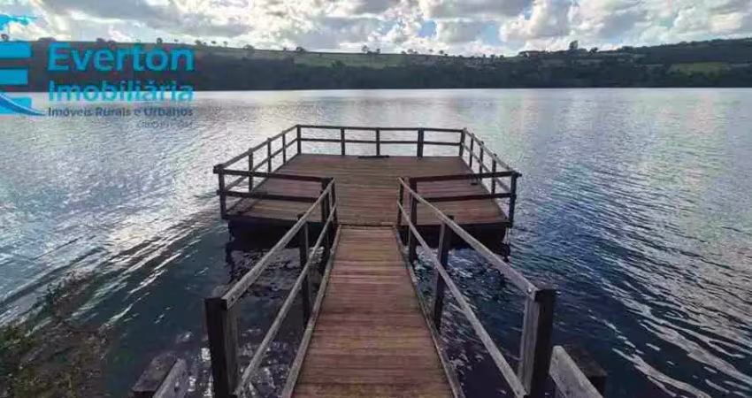 Rancho 2.058m2 - condomínio fechado miranda 4, sobrado com 04 suítes, quiosque, churrasqueiea e piscina, apens 35 km de uberlândia.