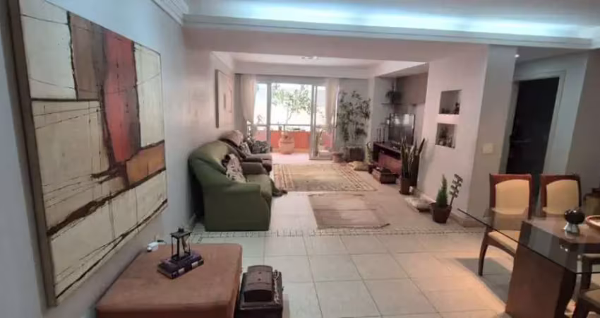 Amplo apto no centro de uberlândia, com 3/4, duas salas, em prédio com portaria 24 hs e 3 elevadores.