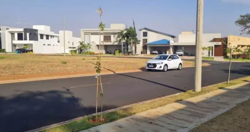 Terreno de 810 m², de esquina, na zonal sul, no condomínio fechado de alto padrão jardim versailles.
