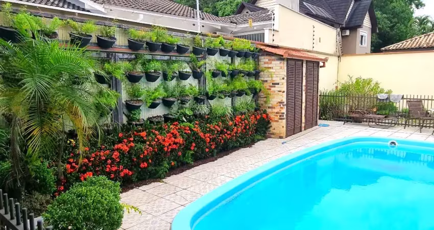 Sobrado com 5 quartos, sendo 4 suítes no residencial orleans
