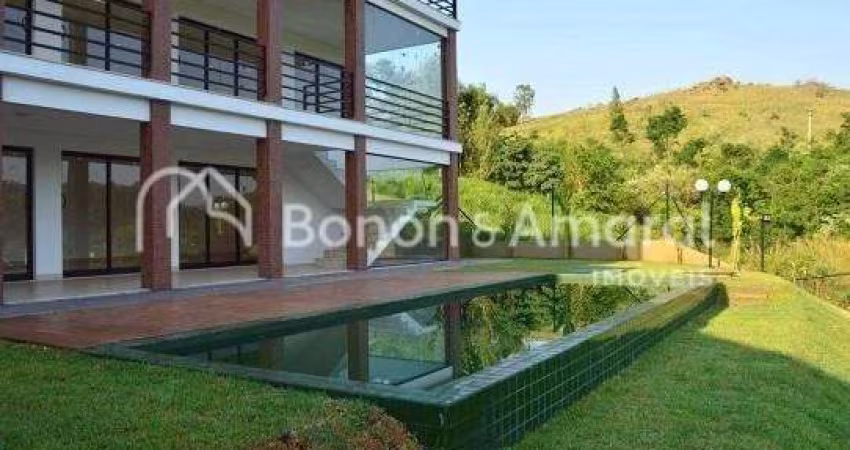 Casa muito ampla, iluminada e com vista magnífica.