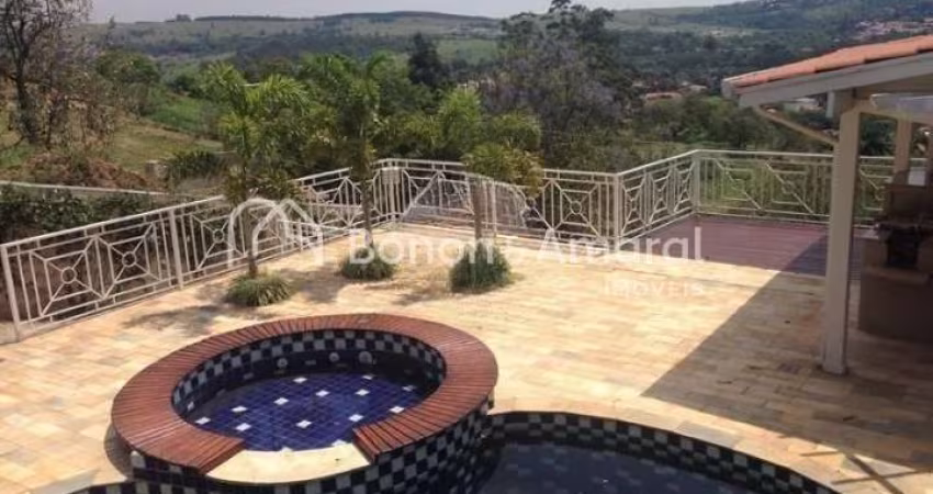 Linda casa de condomínio em Sousas, com 350m², 4 quartos e 3 suítes.