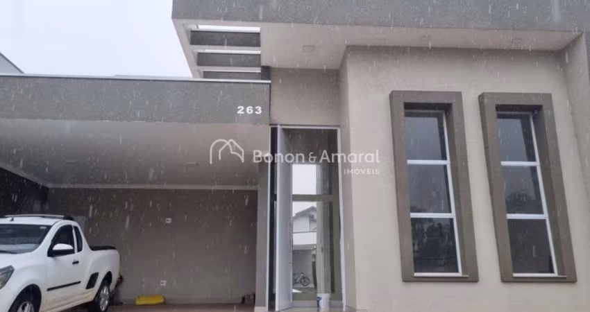 Casa à venda em condomínio, em Paulínia, 3 suites, closet, lavabo, escritório, 4 vagas, aquecimento solar, piscina com cascata,fino acabamento.