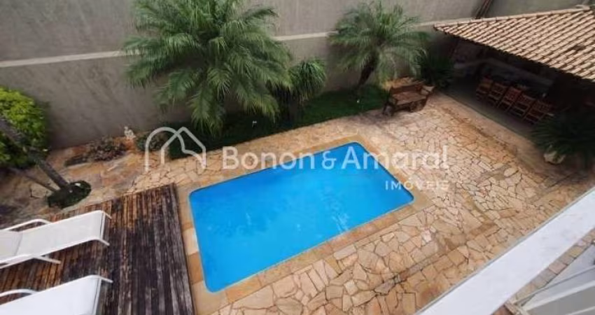 Casa à venda em Condomínio fechado, próximo ao Shopping Iguatemi Campinas, com 4 Quartos, área gourmet e piscina