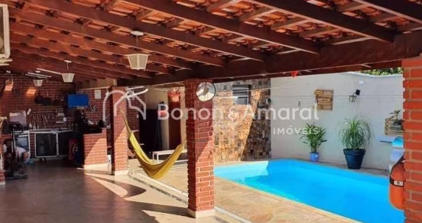Casa com 3 Quartos e 3 banheiros , área gourmet e piscina à Venda, 120 m² por R$ 615.000