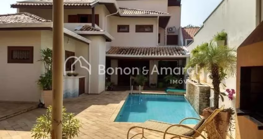 Elegante sobrado à venda, com 317m² de área construída, na região do Alto Taquaral
