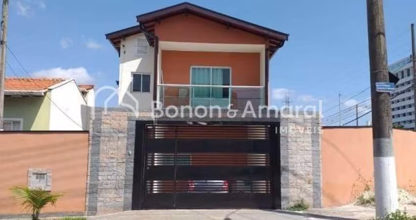 Casa estilo Sobrado com 256 m² de área construída, 3 quartos no Parque Alto Taquaral