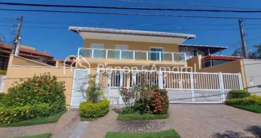 Casa estilo sobrado a venda no Caminhos de San Conrado, com 365 m² de área construída, 4 quartos.