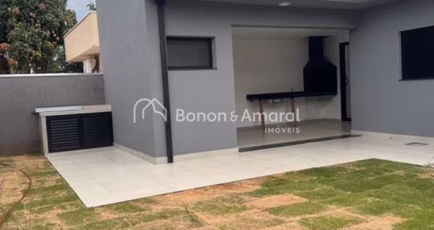 Casa térrea com 3 suítes no condomínio fechado Raizes.