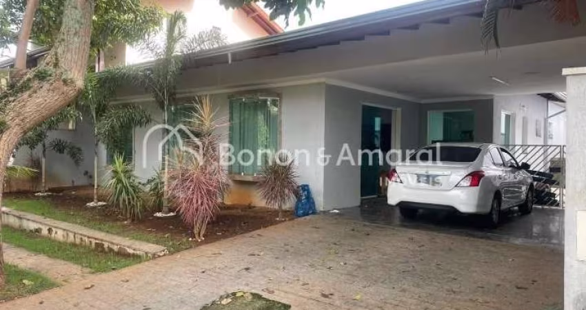 Casa com 3 quartos sendo 2 suítes em condomínio no Residencial Jardim Chapadão