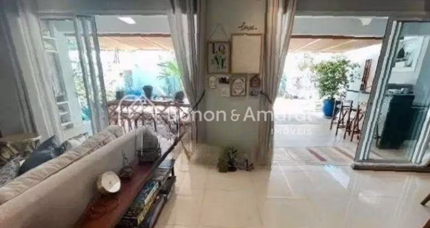 Casa moderna e sofisticada com 4 suítes e espaço multiuso no térreo