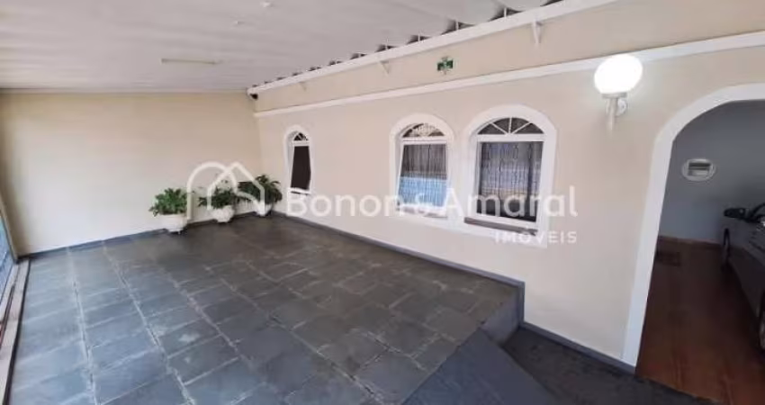 Casa à venda no Parque Taquaral com 4 quartos e 2 banheiros