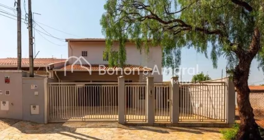 Casa estilo sobrado para locação, com 4 quartos (suítes) na Cidade Universitária, Campinas