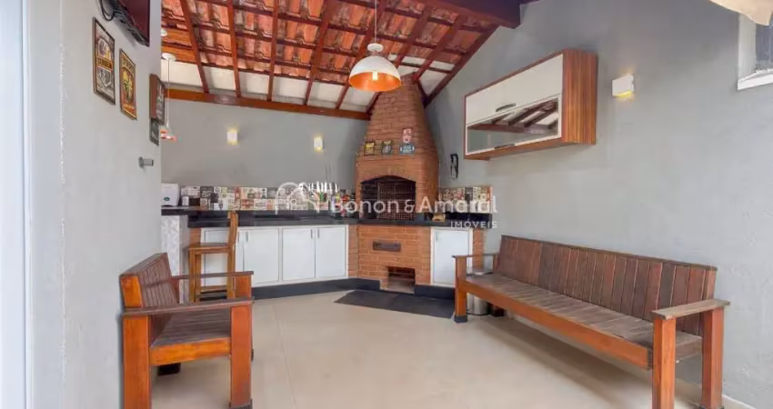 Casa térrea com mezanino e espaço gourmet no condomínio okinawa