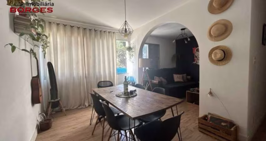 Apartamento a venda em Moema, próximo ao metro, e comércio em geral.