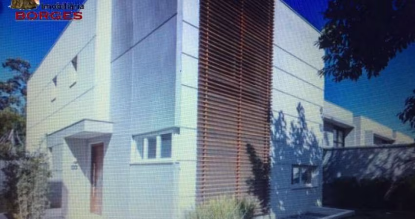CASA EM CONDOMÍNIO FECHADO - CHACARA SANTO ANTONIO.