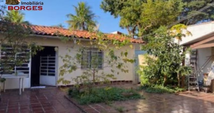 CASA TÉRREA 3 DORMITÓRIOS COMERCIAL - NO BROOKLIN PARA  LOCAÇÃO/VENDA.