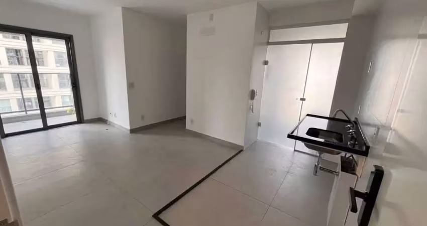 Andar alto, ensolarado, 1 suíte, lazer completo a 2oo m do metrô