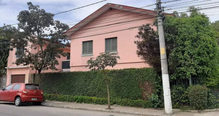 EXCELENTE SOBRADO COM 3 QUARTOS E 2 BANHEIROS  174 m²