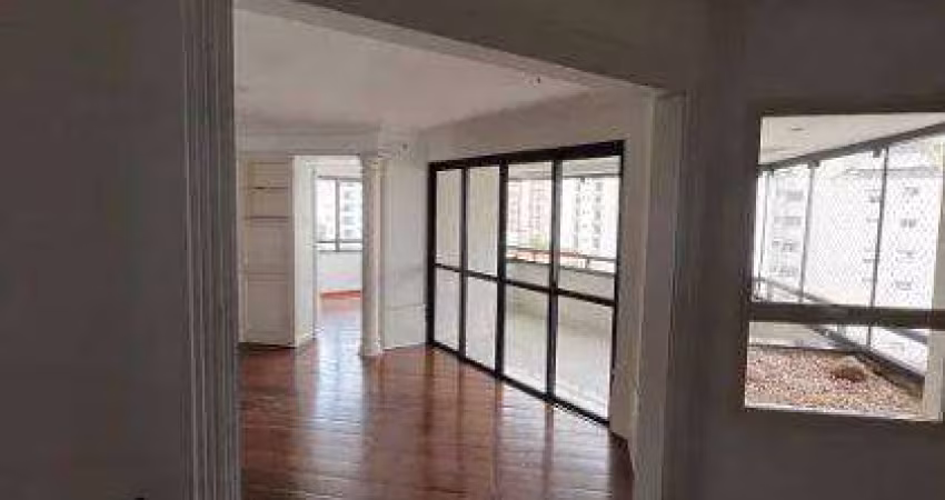 MOEMA EM UMA RUA MUITO ARBORIZADA, TRANQUILA, 4 VAGAS DE GARAGEM!!!