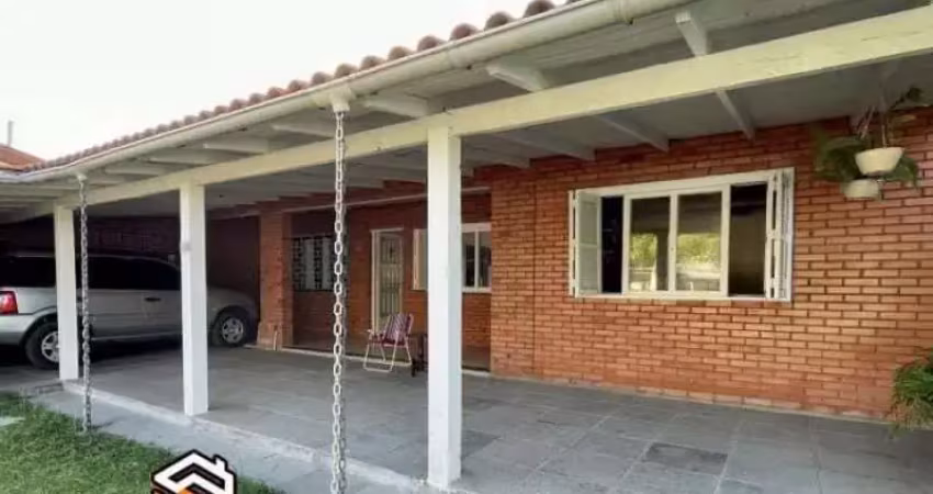 Casa em alvenaria próxima ao mar. aproveite o conforto e lazer em família!