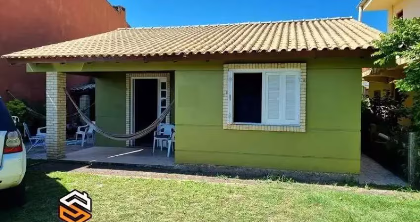 Casa  à poucos metros do mar à venda na praia de imbé- balneário albatroz/rs