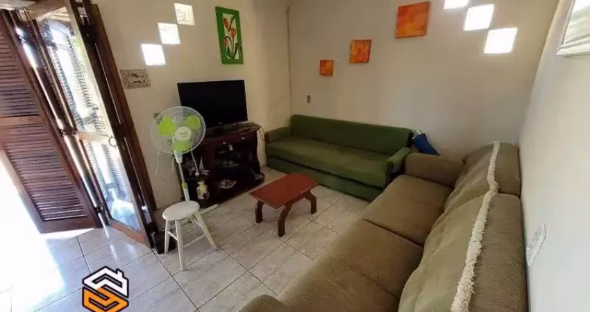 Bela casa no litoral, com 03 dormitórios e a poucos metros do mar!