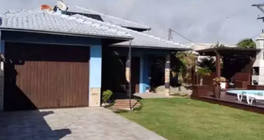 Casa com piscina e  4 dormitórios e suíte no centro de imbé/rs
