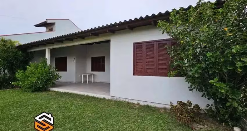 Residência  próxima ao mar na praia de santa terezinha em imbé