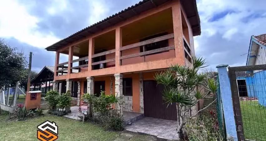 Casa à venda próxima do mar na praia de mariluz em imbé