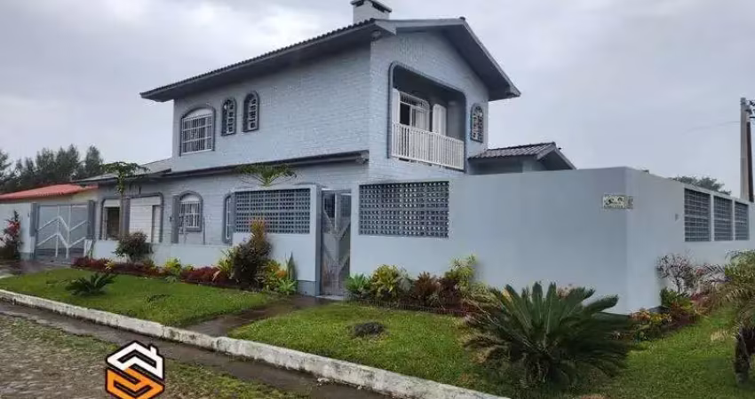 Residência próxima ao mar no balneário harmonia. imbé