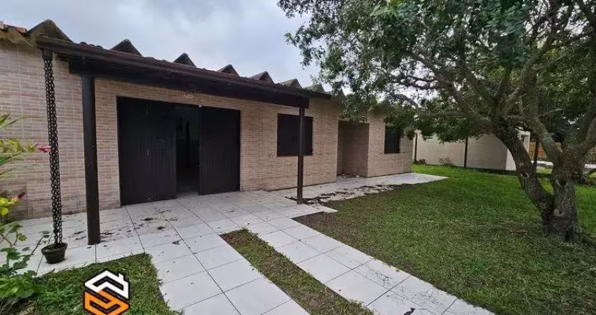Residência  próxima ao mar no balneário albatroz. imbé - rs