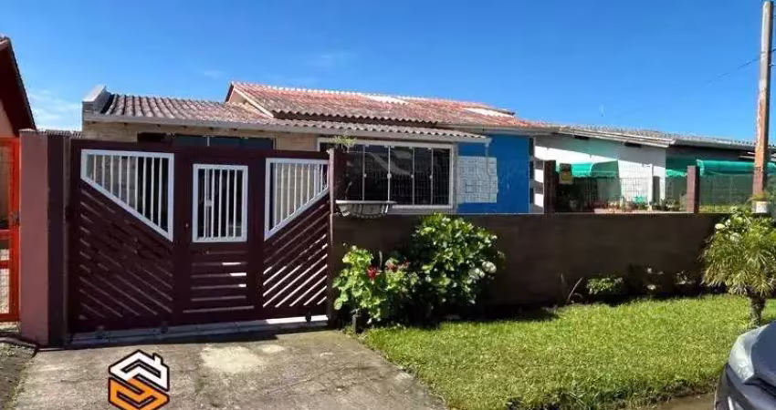 Casa com piscina á venda na praia de mariluz em imbé-rs.