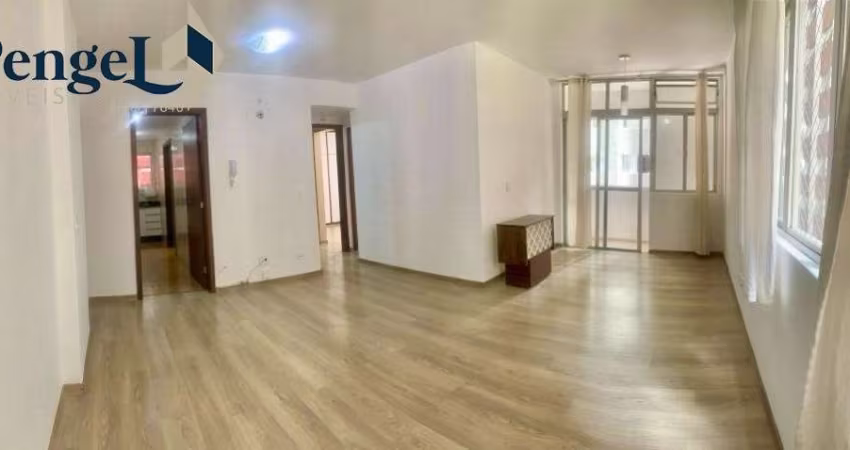 Apartamento Centro Curitiba, desocupado com 2 quartos, suíte, sala ampla com sacada, garagem livre