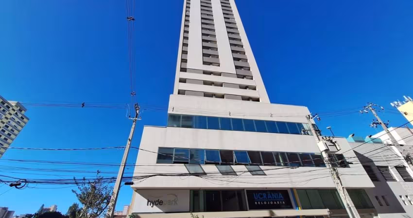Apartamento / Studio mobiliado centro Curitiba andar alto com sacada condominio Club