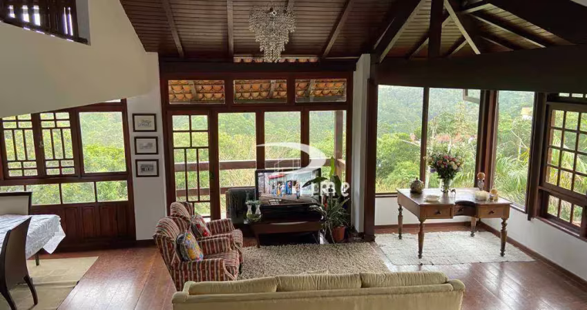 Casa com 3 dormitórios à venda, 240 m² por R$ 1.600.000,00 - Sans Souci - Nova Friburgo/RJ